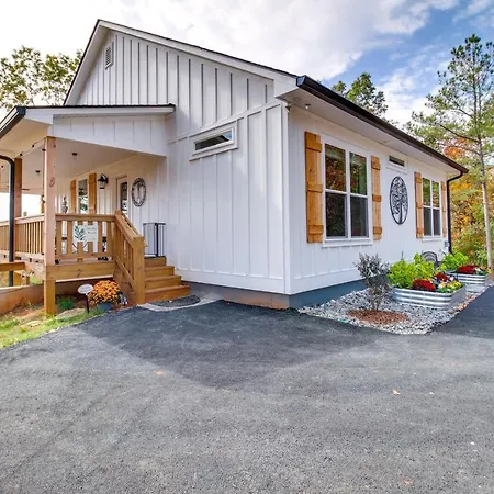 Lovely Ellijay Cottage With Hot Tub And Mountain Views
